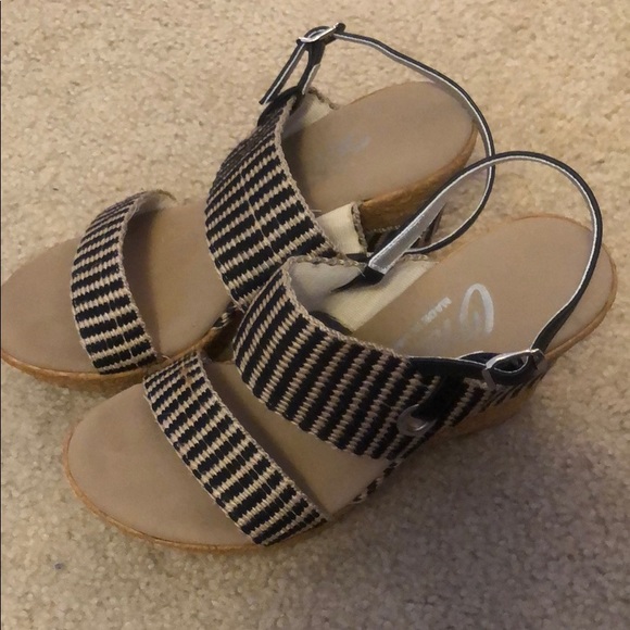 Onex Shoes - ONEX size 7 wedge shoes